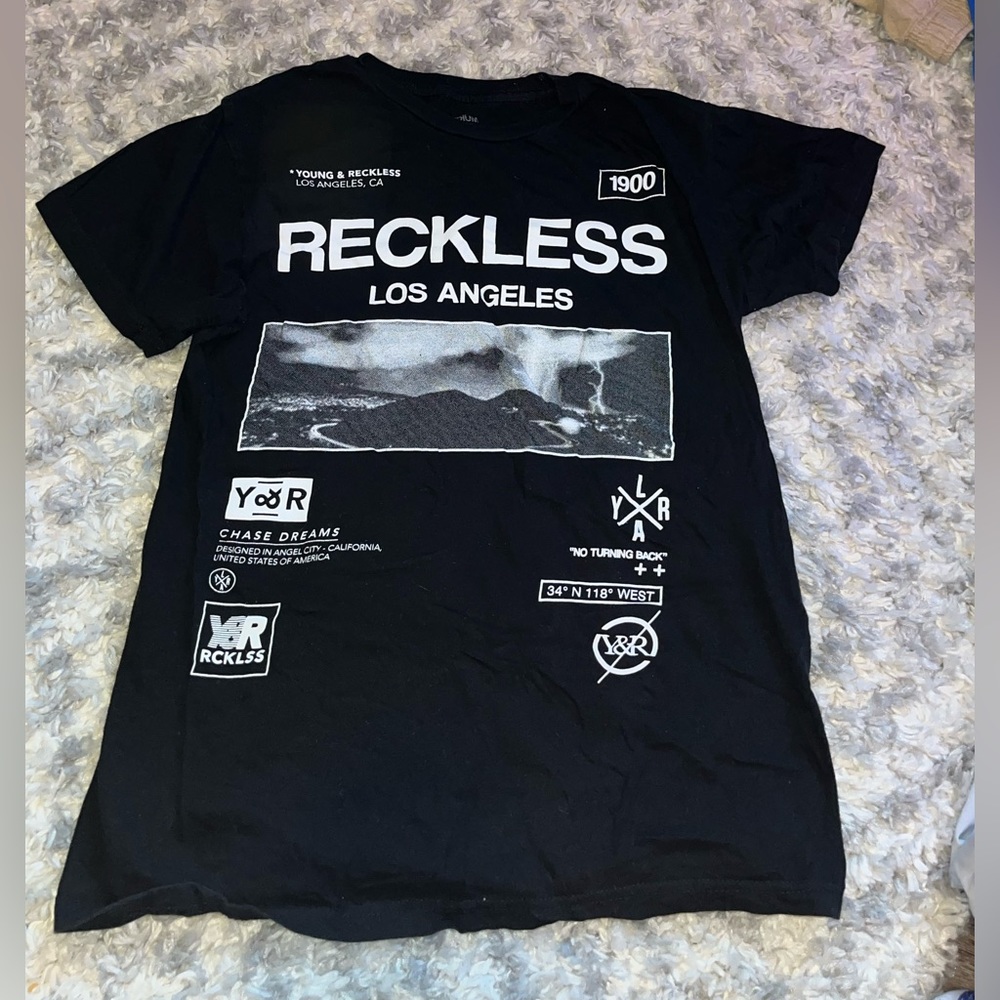 Men’s young & reckless tshirt size M